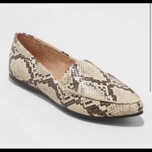 Snake print flats sz 10